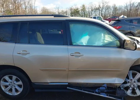 2012 Toyota Highlander Se V6 из США, поврежденный, VIN 5TDBK3EH8CS146814